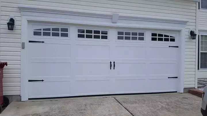 Haas 600 Series, Model 664 Garage Door With 8-Pane Arched Windows
